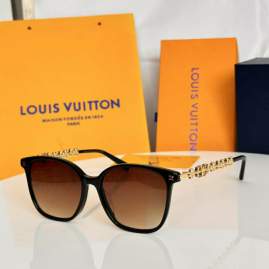 Picture of Louis Vuitton Sunglasses _SKUfw79339249fw